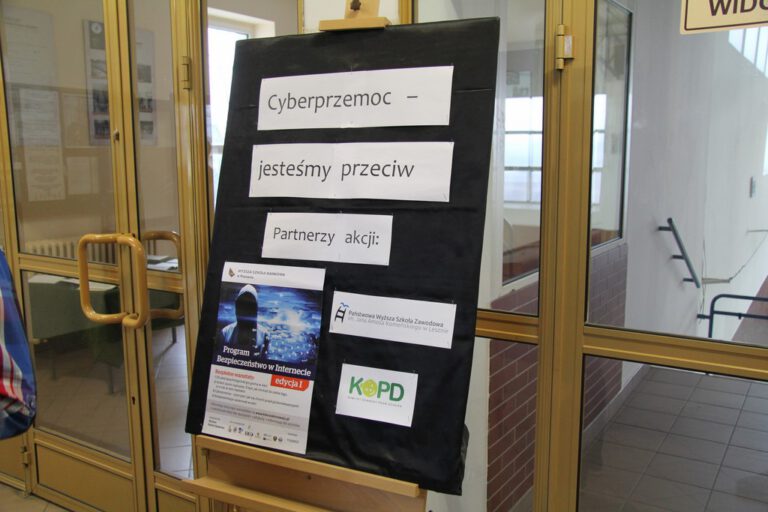 Młodzież ZST przeciwko cyberprzemocy
