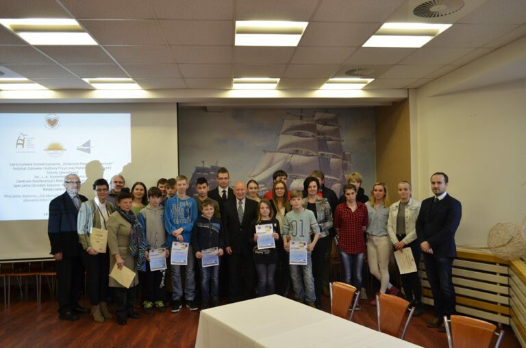Wręczenie dyplomu „Już pływam”