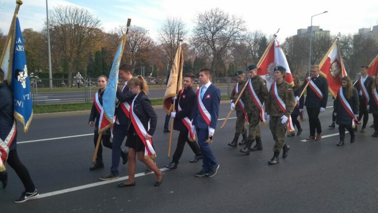 11.11.2018 Delegacja ZST-CKZiU pod pomnikiem