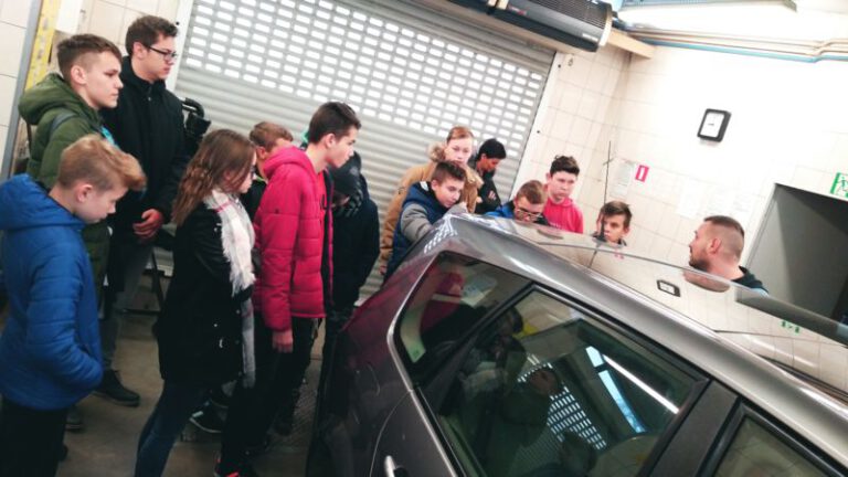 Uczniowie ze Szkoły Podstawowej w Świerczynie z wizytą w naszej szkole