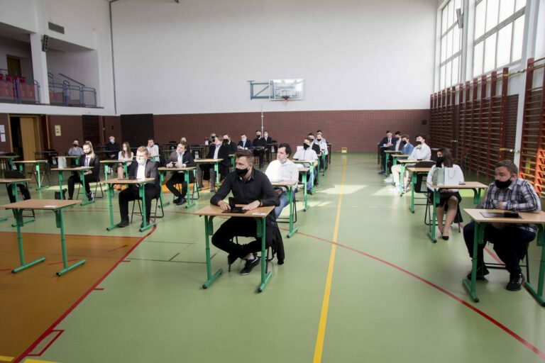 Podziękowanie od uczniów klas czwartych dla nauczycieli