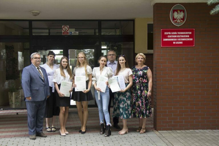 KONKURS „SZMARAGDOWY GUZIK” – WRĘCZENIE DYPLOMÓW REPREZENTANTKOM ZST-CKZiU w Lesznie