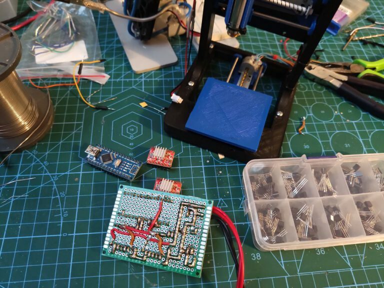 Laserowa wypalarka CNC w wykonaniu Jakuba Gabały z 2TMI