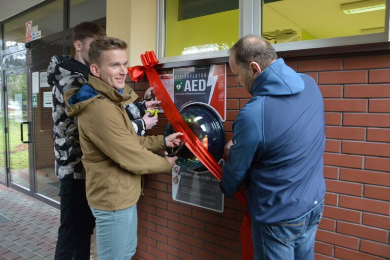 Defibrylator AED oddany do użytku