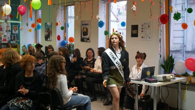 MODA I PRAWA KOBIET, CZYLI DZIEŃ KOBIET W WYKONANIU UCZNIÓW ZST-CKZIU I FUNDACJI CAT