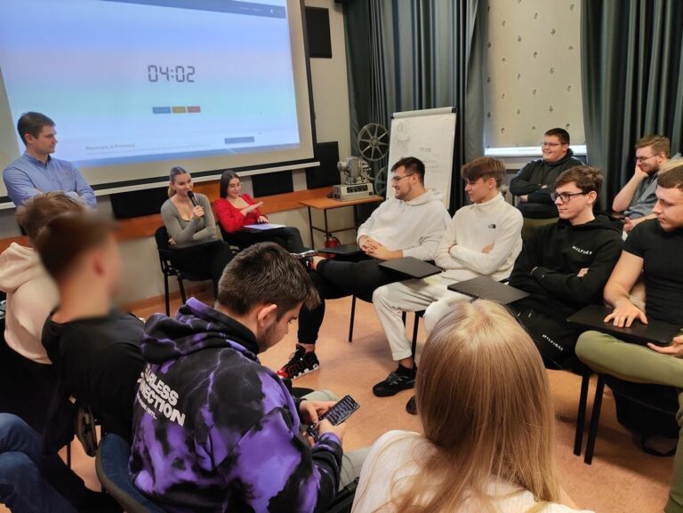 „Samochody spalinowe są lepsze od elektrycznych” – debata oksfordzka