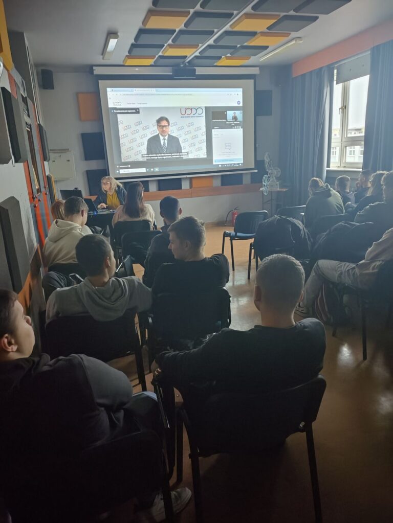„Twoje dane  – Twoja sprawa” – lekcja on-line