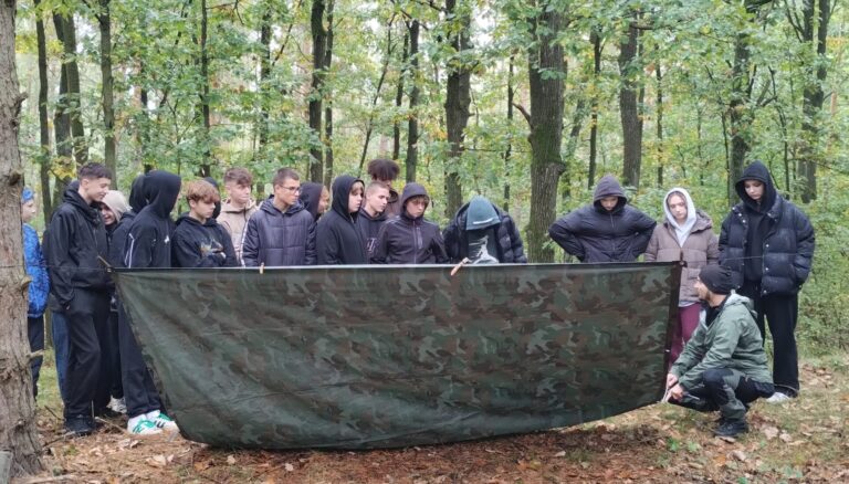 Wyjazd survivalowy uczniów klasy 1 TP – Nadleśnictwo Karczma Borowa