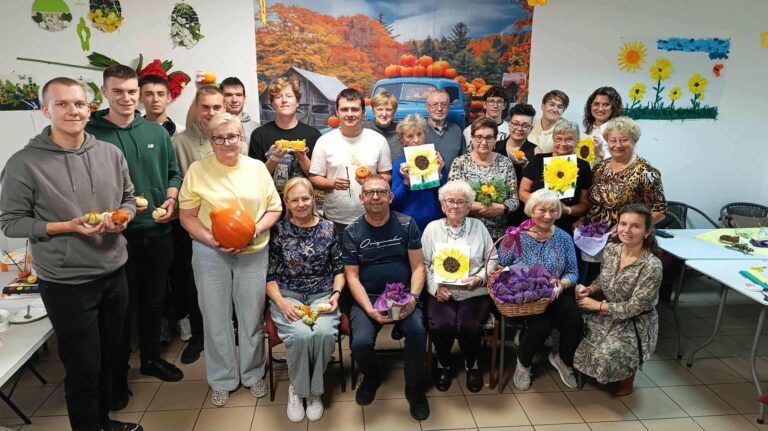Wolontariat na spotkaniu ze seniorami.